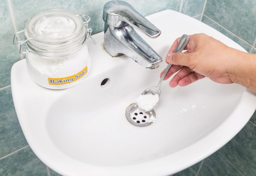 baking soda and vinegar to unblock sink